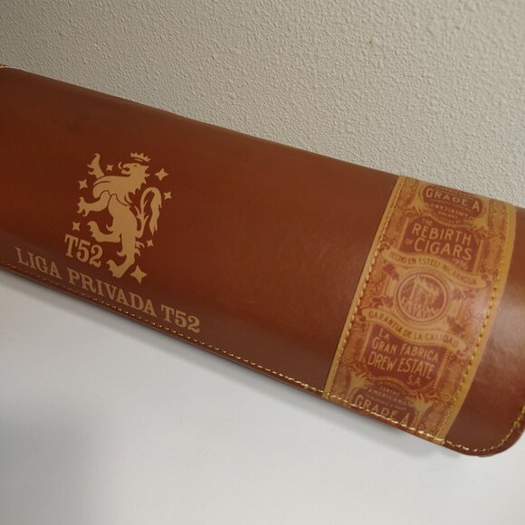 Liga Privada T52 Weekender Cigar and Watch Case Barrel Shaped - Picture 4 of 15